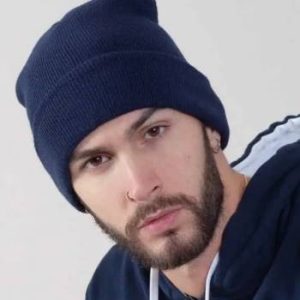 Cappello invernale in maglia con risvolto