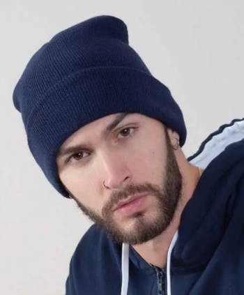 Cappello invernale in maglia con risvolto