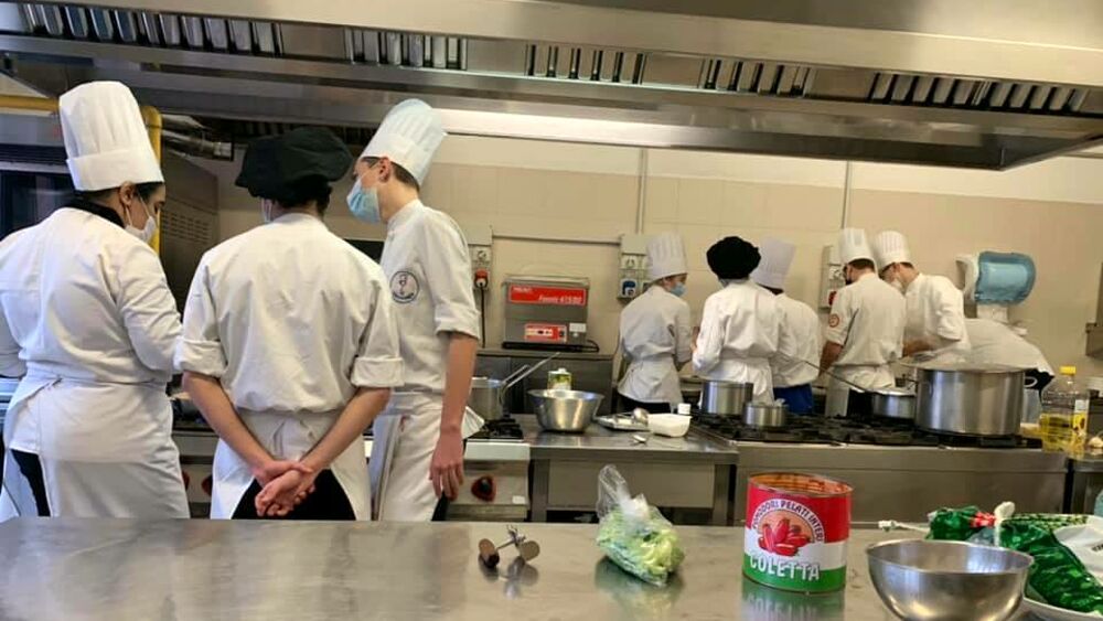 La divisa scolastica all’Istituto Alberghiero Carlo Porta di Milano